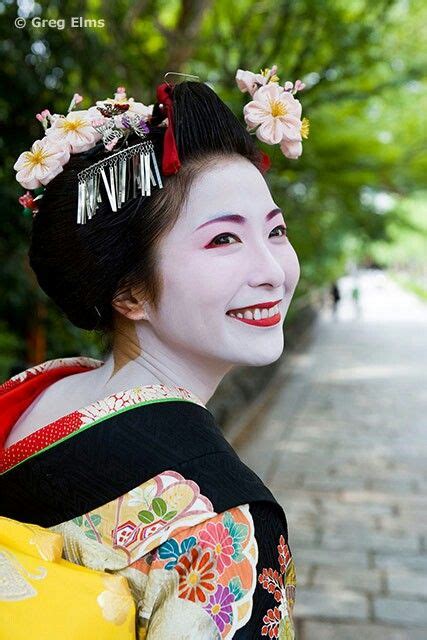 geisha smile japan geisha culture kimono japanese japanese geisha japanese beauty