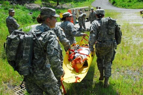 Civilian Er Docs Help New York Guard Medics Hone Emergency Medical