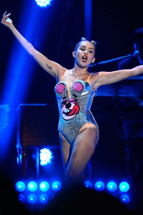 Miley Cyruss Vma Performance A Close Examination Of The Daring And Risqué Content News