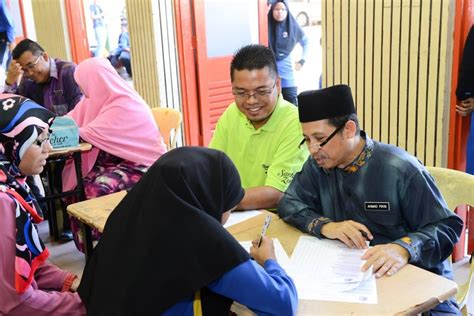Bantuan awal persekolaban 2019 berjumlah rm100 akan mula diagihkan bermula januari nanti. Sekolah Menengah Kebangsaan Datuk Haji Ahmad Badawi ...