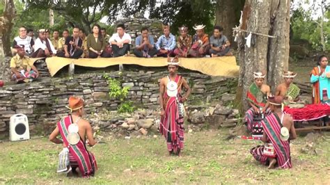 Tari bidu adalah tarian tradisional dari daerah belu, provinsi nusa tenggara timur (ntt). Baju Adat Timor Leste