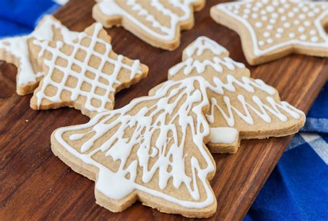 I learned to make these delicate christmas cookies from my polish mother. Medenjaci (Croatian Gingerbread Honey Cookies) - Tara's Multicultural Table