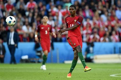 Carvalho is a very complete midfielder, the only cons is. William Carvalho - Latest news, transfers, pictures, video ...