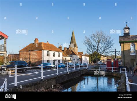High Street In Stockbridge Hampshire Hi Res Stock Photography And