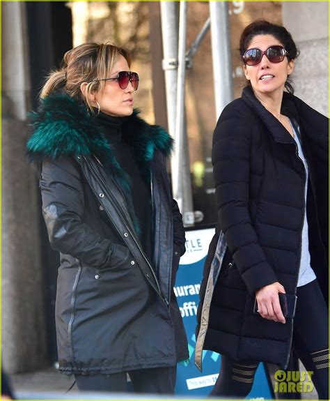 Jennifer Lopez Steps Out For Early Morning Workout With Sister Lynda