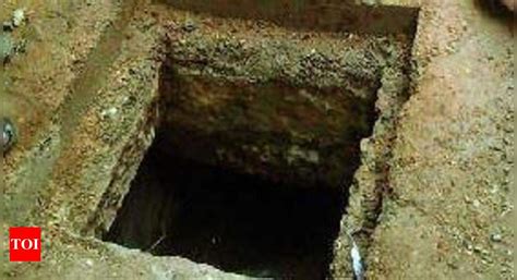 Headless Body Of Woman Found Inside Manhole In South Delhi Delhi News