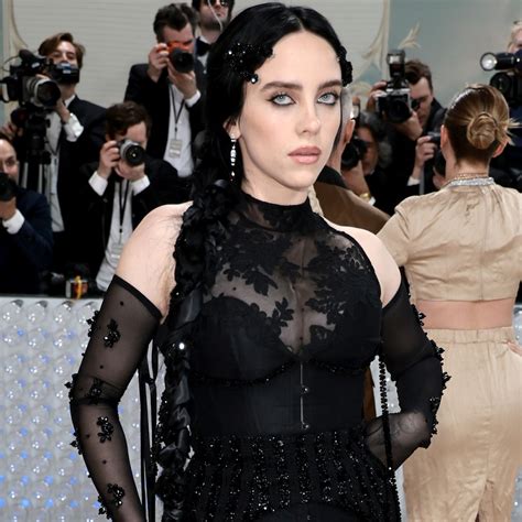 Met Gala Billie Eilish Sneaky Bathroom Selfie Is Everything We Wanted