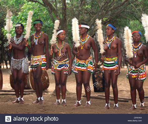 Sud Africa Kwazulu Natal Damazulu Village Donne Zulu Foto Stock Alamy