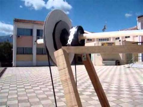 Για να φανούν όλες οι εκφάνσεις του προβλήματος οφείλουμε να διερευνήσουμε τις κύριες αιτίες…… • η έκθεση των παραπάνω προβλημάτων καθιστά φανερή την πολλαπλότητα των. Tεχνολογία Α΄γυμνασίου-κατασκευή ανεμογεννήτριας | Doovi