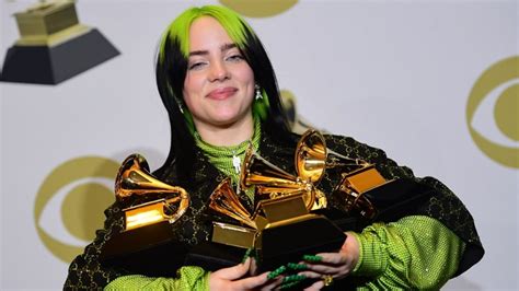 Billie eilish continued her stellar awards show success at sunday's 63rd annual grammy awards, taking home the biggest this is really embarrassing for me, eilish said in her acceptance speech, before announcing that she believed the award should have gone to megan thee stallion, who also. Billie Eilish wint vijf Grammy Awards | RTL Nieuws