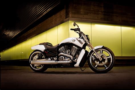 Harley Davidson V Rod Muscle 2011 2012 Specs Performance And Photos