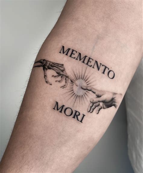 Memento mori minimaliste réalisme tattoo Wrist tattoos for guys Hand