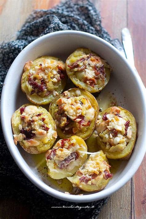 Patate ripiene al forno (Ricetta facilissima, tante varianti!)