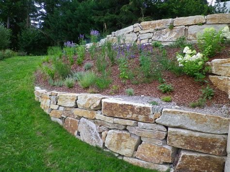 Das anlegen von natursteinmauern im garten ist nicht schwer. Natursteinmauern & Steintreppen - eolas Gartengestaltung