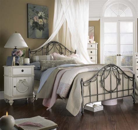 As you know, for room decor ideas, the bedroom is one of the most important rooms in a and today, room decor ideas brings you great vintage bedroom ideas. 5 Vintage Bedroom Sets Ideas for 2015