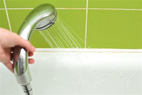 Cleaning your bathroom shower doors. How to Clean Your Bathtub with Grapefruit and Salt: 6 Steps