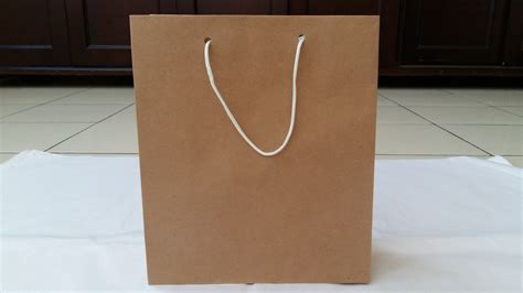 Jasa pembuatan papar bag custom design harga paling murah meriah, terima pesanan dari berbagai kota di indonesia jual paper bag. Harga Paper Bag Di Nilai Terpercaya