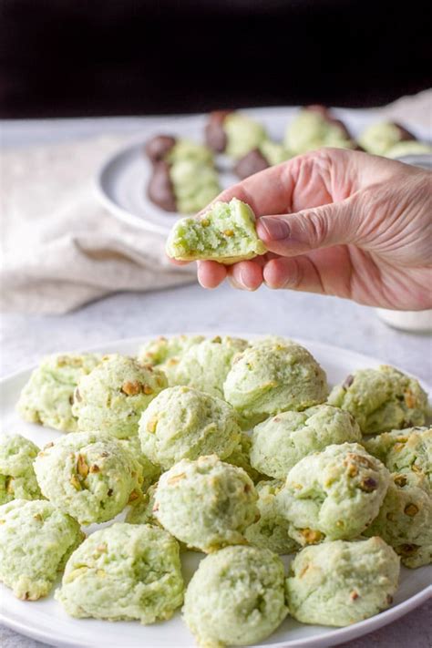 Pistachio Cookies Cream Cheese Rounds Dishes Delish