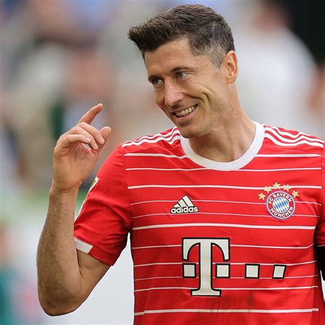 Robert Lewandowski Super Size Account Photo Gallery