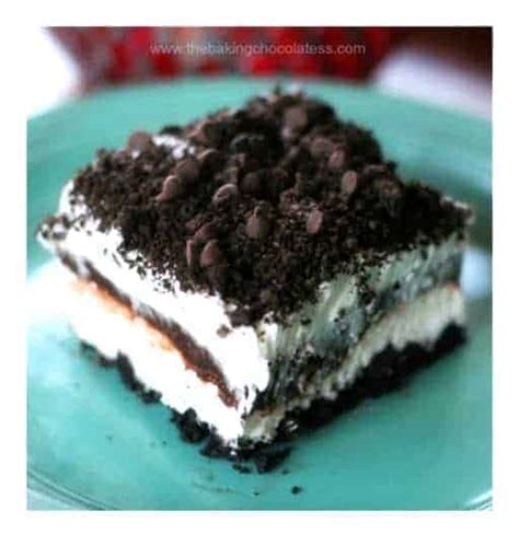 A creamy, cool, and light tasting oreo pudding pie is the perfect dessert to make when you want something easy to make and something that you spread the remaining whipped cream on top for the third layer or you can save it for right before serving and pipe it on top the pie (like in the pictures). Heavenly Oreo Cookie Dream Dessert