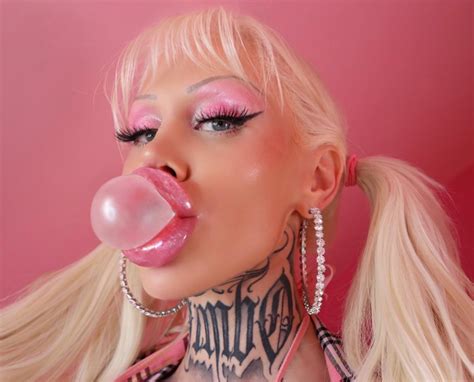 Tw Pornstars Alicia Amira Twitter These Lips Are Good For Blowing