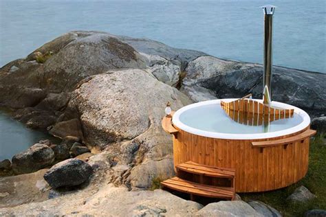 Starting with hot tubs, every jacuzzi® hot tub is designed to improve your lifestyle and offer a better way of taking care of yourself, and is engineered. Wellness auf Schwedisch: Holzbefeuerte Badefässer für die ...