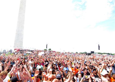 thousands-gather-on-national-mall-to-praise-jesus-and-pray-for-his