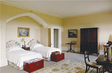 Highclere castle, where the drama is filmed, has over 300 rooms, 60 of which are bedrooms and are currently maintained by a staff of 70. The ultimate Highclere Castle overnight stay (three rooms ...