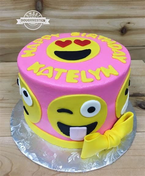 Emoji Cake By Sweet Doughmestics Emoji Cake Pastry Cake Cakes Sweet Candy Patisserie Cake