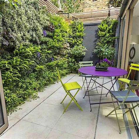 Usually, the very first thing that involves the colour of your partitions additionally makes an enormous distinction within the depth, environment, and temper of the courtyard garden. 20 Tiny Courtyard Garden With Cozy Seating | HomeMydesign