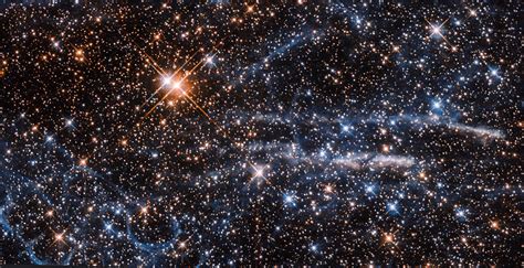 Image Hubbles Bubbles In The Tarantula Nebula