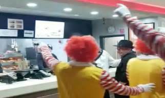 Hilarious Moment 15 Ronald Mcdonalds Invade Burger King Daily Mail Online