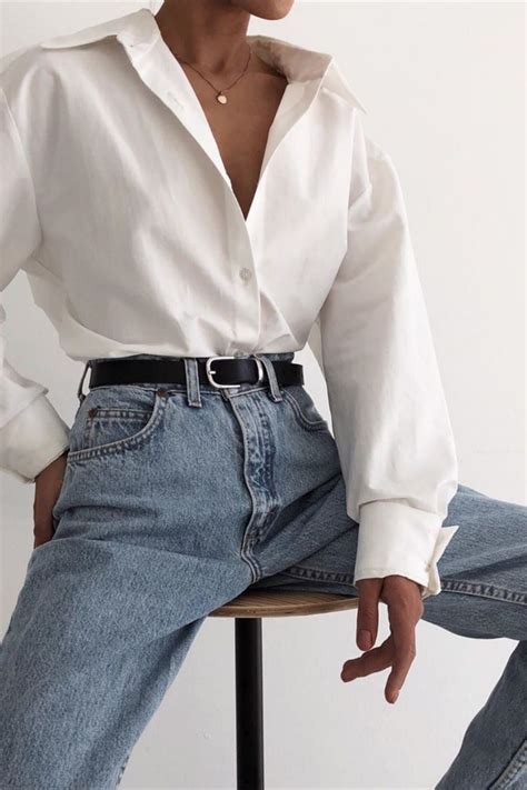 White Button Down Shirt With Light Jeans Jeans Mode Outfits Fall