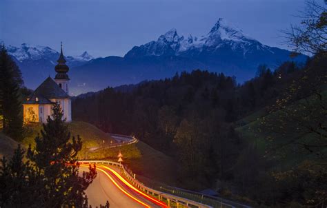 Обои дорога пейзаж горы ночь природа Германия Бавария освещение Альпы церковь леса