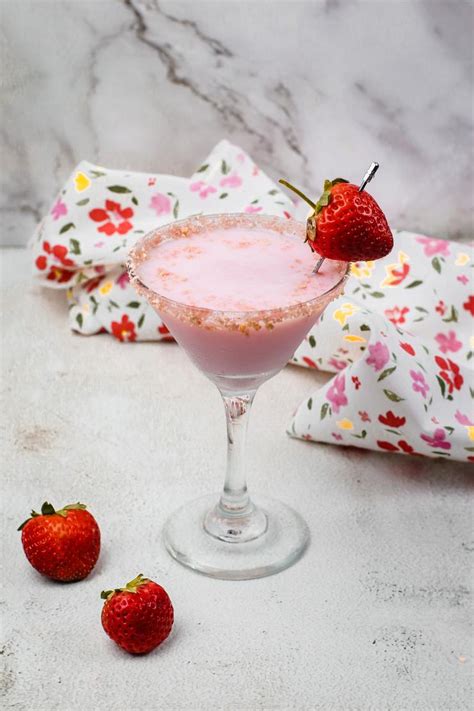 Best Strawberry Shortcake Martini Cocktail Recipe Easy And Simple Alcohol Drinks