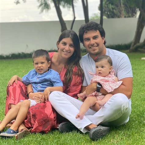 El piloto mexicano de fórmula uno, sergio pérez, quien se encuentra listo para encarar el gp de austria, confirmó que junto a su pareja carola martínez se convertirán en padres de una pérez llegó al máximo nivel del automovilismo desde que se integró a la escudería sauber en la temporada 2011. Thể thao tốc độ | Carola Martinez-Đôi cánh nâng tầm sự ...
