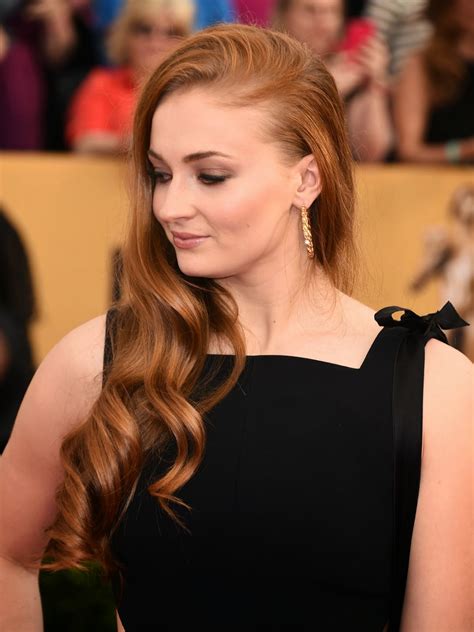 Sophie Turner In A Black Dress At The 21st Annual Sag Awards In La