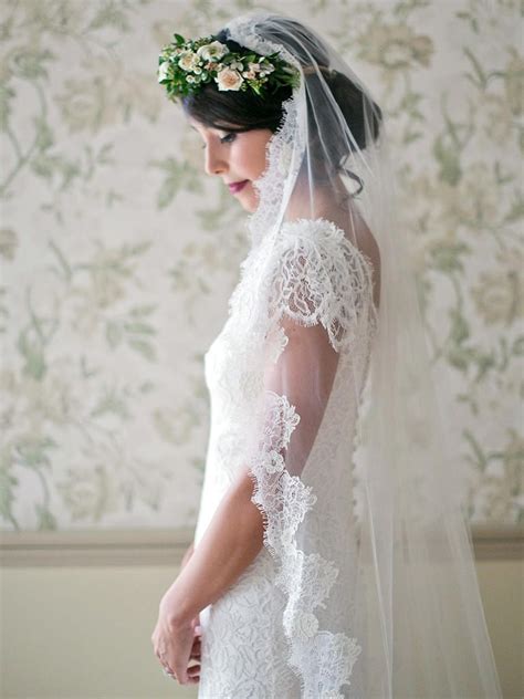 15 Different Ways To Style A Veil With A Flower Crown Wedding Veils