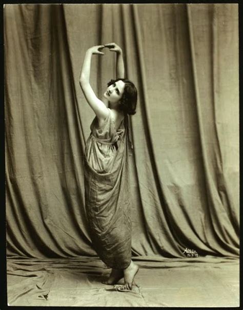 Ciel Julia Margaret Cameron Famous Dancers Isadora Duncan Vintage