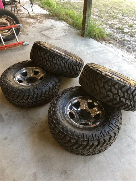 35×1250xr17 Nitto Trail Grapplers