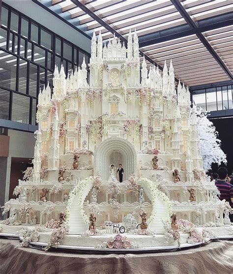 incredible wedding cake by leonvelle castle wedding cake dream wedding cake extravagant