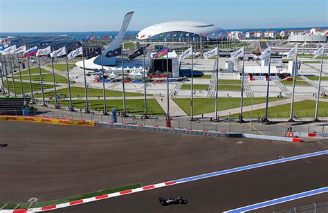 British Driver Hamilton Wins Russian F1 Grand Prix In Sochi — Rt World News