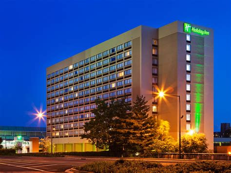 Veľmi čistá miestnosť, trochu studená, okolo 21 stupňov. Holiday Inn Knoxville Downtown Hotel by IHG