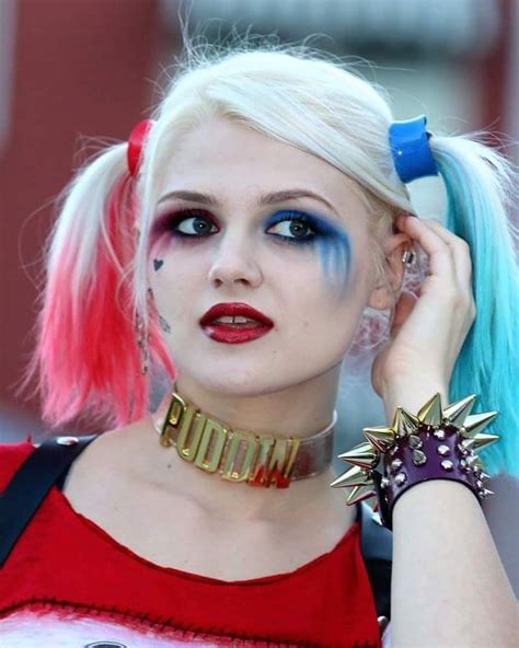 Pin On Harley Quinn The Act Of Play