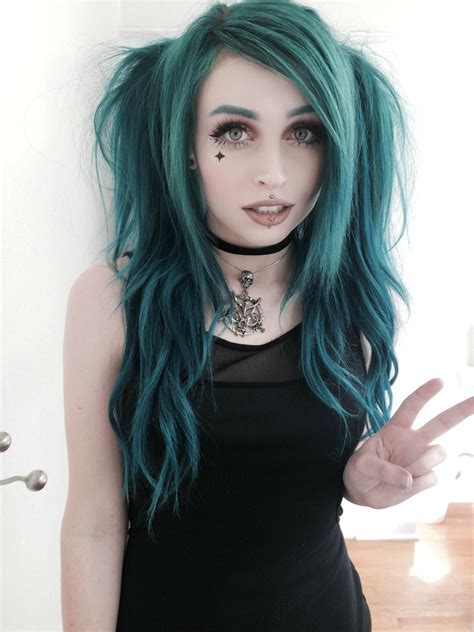 25 Green Hair Color Ideas You Have To Try Short Emo Hair Long Hair Styles Emo Scene Hair