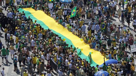 Brésil manifestations massives contre de Dilma Rousseff