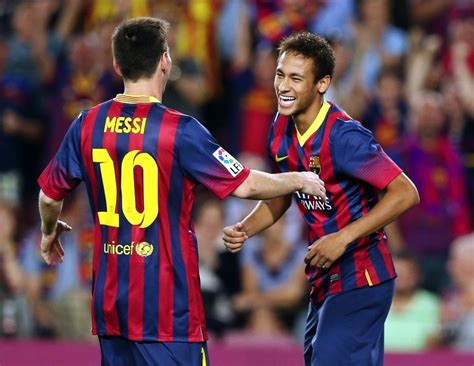 Game log, goals, assists, played minutes, completed passes and shots. Messi e Neymar, candidatos ao melhor gol da UEFA