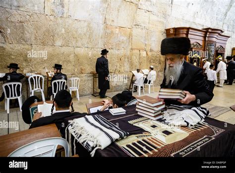 Orthodox Jewish Fotos Und Bildmaterial In Hoher Auflösung Alamy