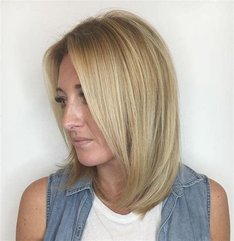 This hairstyle makes a very gorgeous look with some blond highlights added into the brown hair. long bob (lob) hairstyles 2021 - Hair Colors