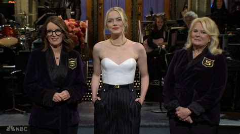 ‘snl Monologue Emma Stone Gets Welcomed To Five Timers Club By Tina